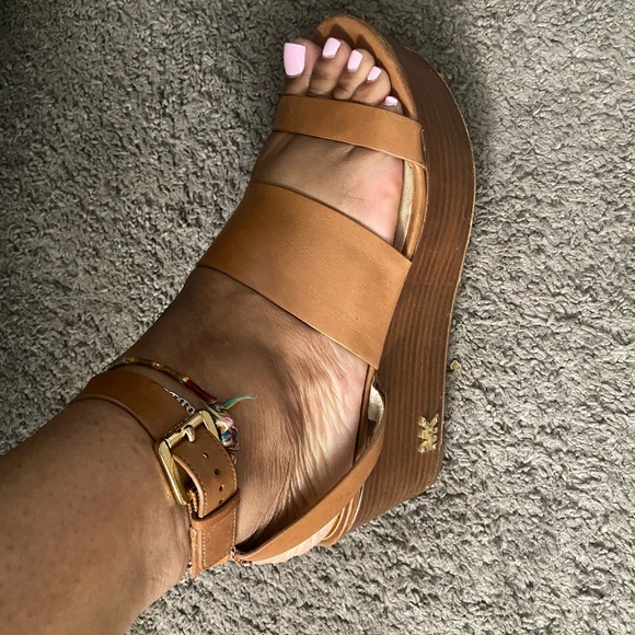 Michael Korean Platform Sandal - Picture 1 of 8